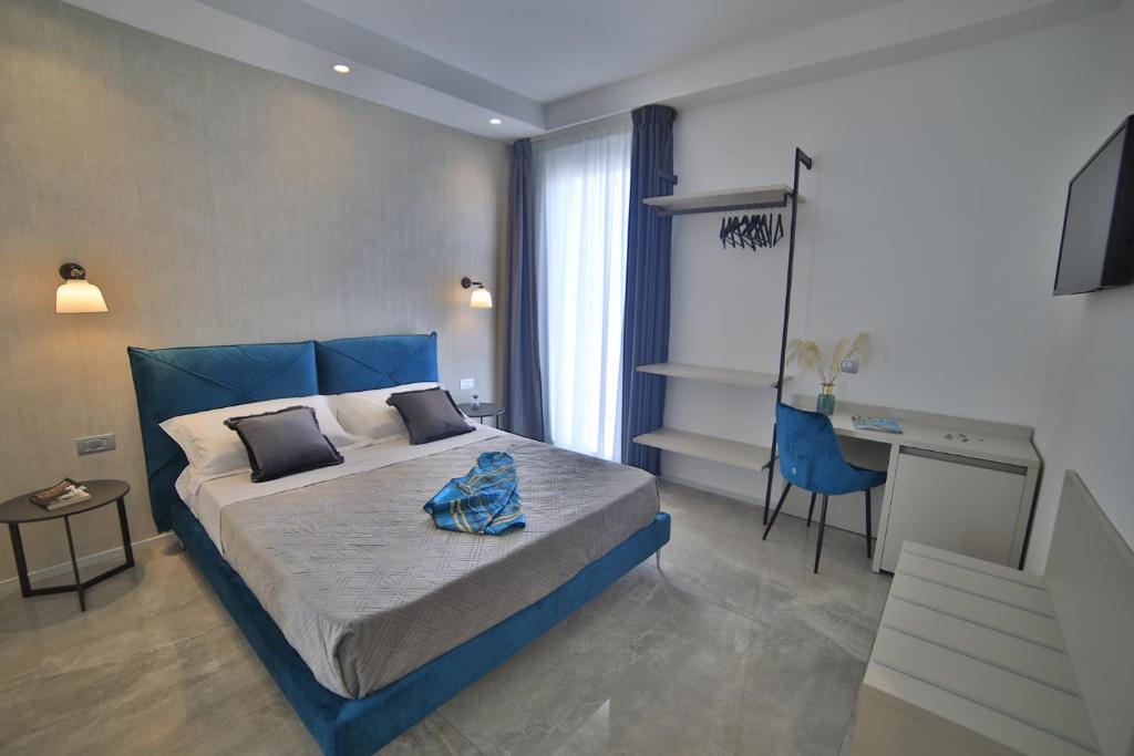 Posteľ alebo postele v izbe v ubytovaní Calaluna Rooms