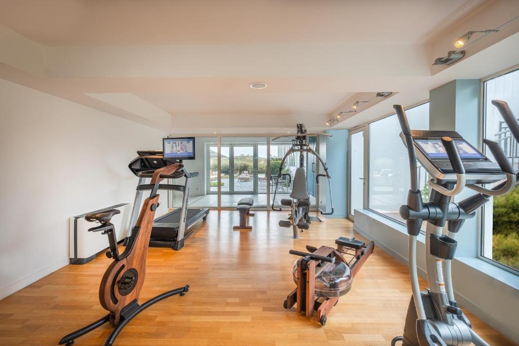 Fitness centrum a/nebo fitness zařízení v ubytování Hôtel & Spa Le Grand Large