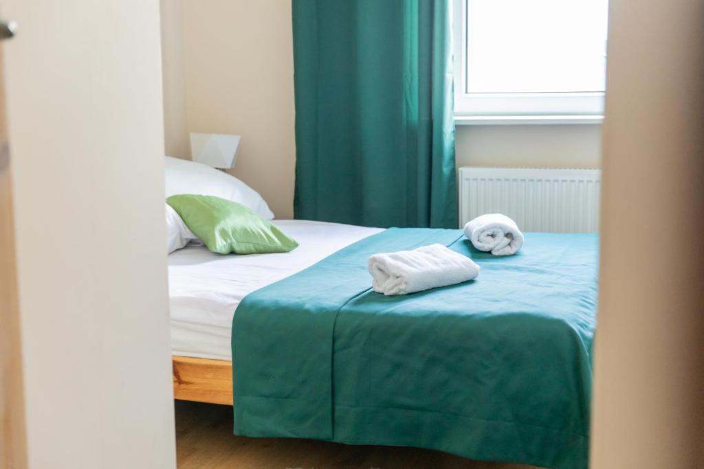 Posteľ alebo postele v izbe v ubytovaní Apartamenty Przylesie