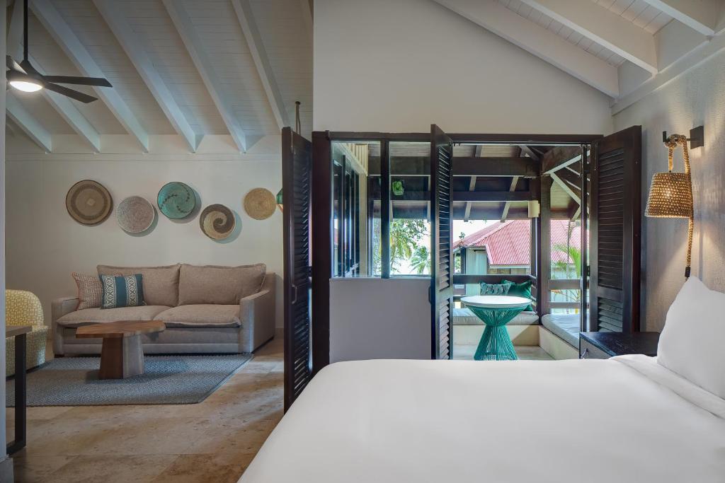 Postel nebo postele na pokoji v ubytování Carambola Beach Resort St. Croix, US Virgin Islands