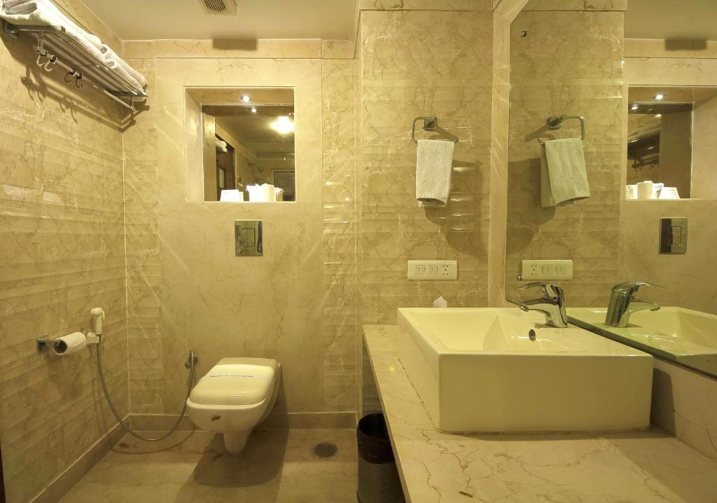 لابی و فضای عمومی Hotel Le Roi Near New Delhi Railway Station - تصویر ۵