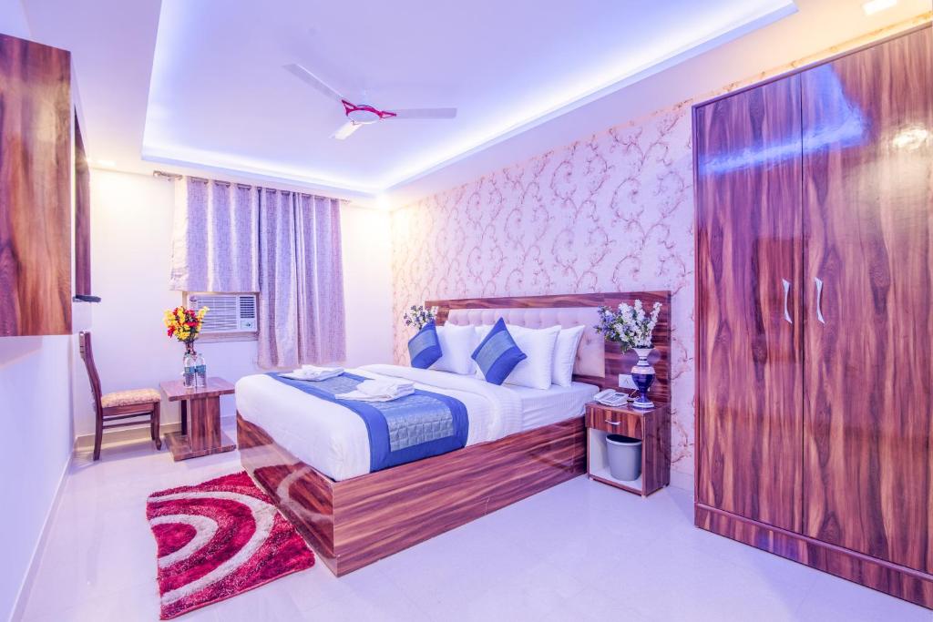 a hotel room with a bed and a table at Hotel Festival Mahipalpur At Delhi Airport in New Delhi