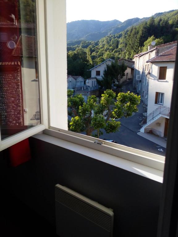 Nespecifikovaný výhled na hory nebo výhled na hory při pohledu z hotelu