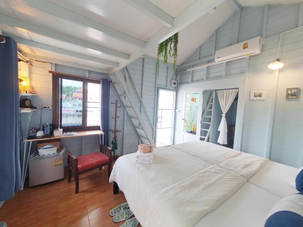 Postel nebo postele na pokoji v ubytování KINN Stay50 Bangkok