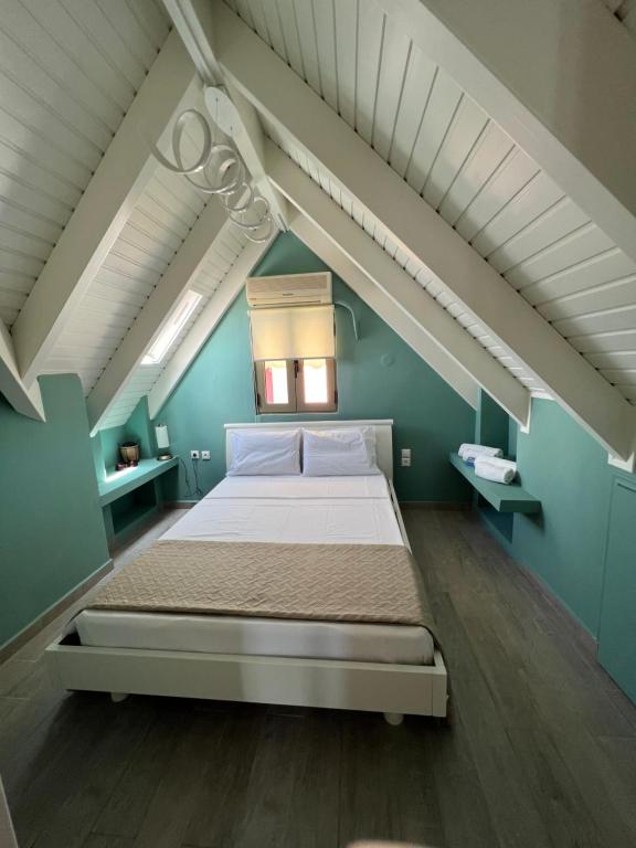 Postel nebo postele na pokoji v ubytování Central SMART Maisonette