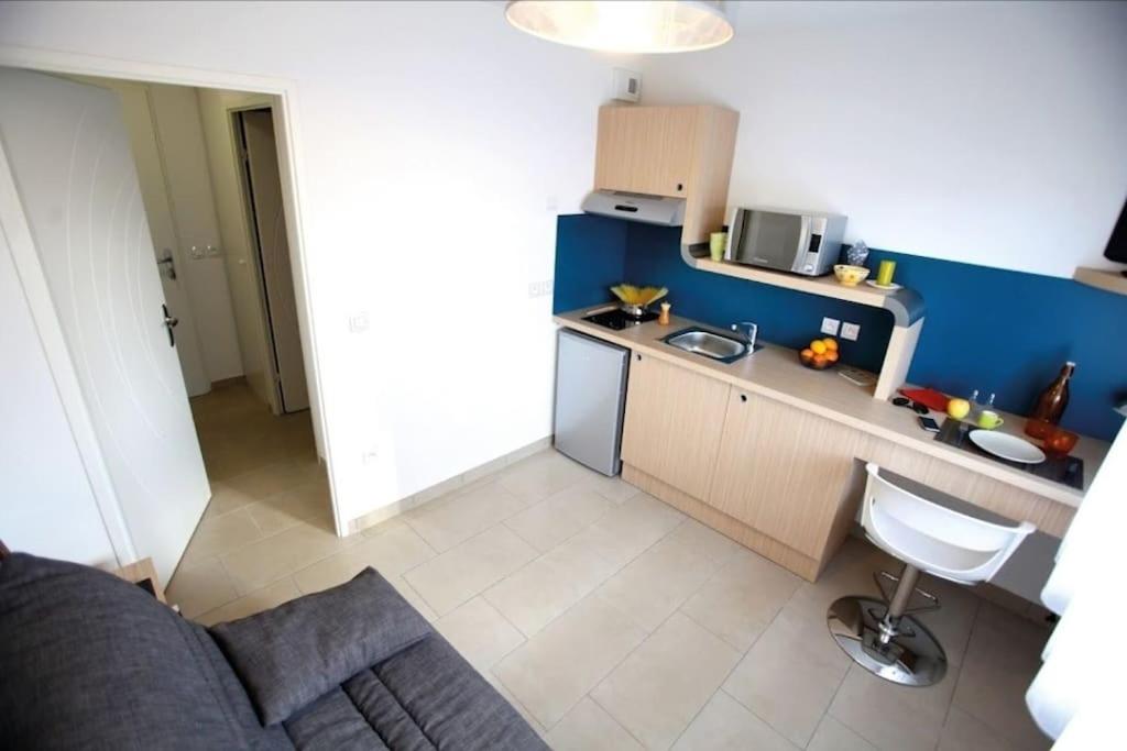 a small kitchen with a sink and a microwave at Studio Cosy a Perpignan 301 in Perpignan