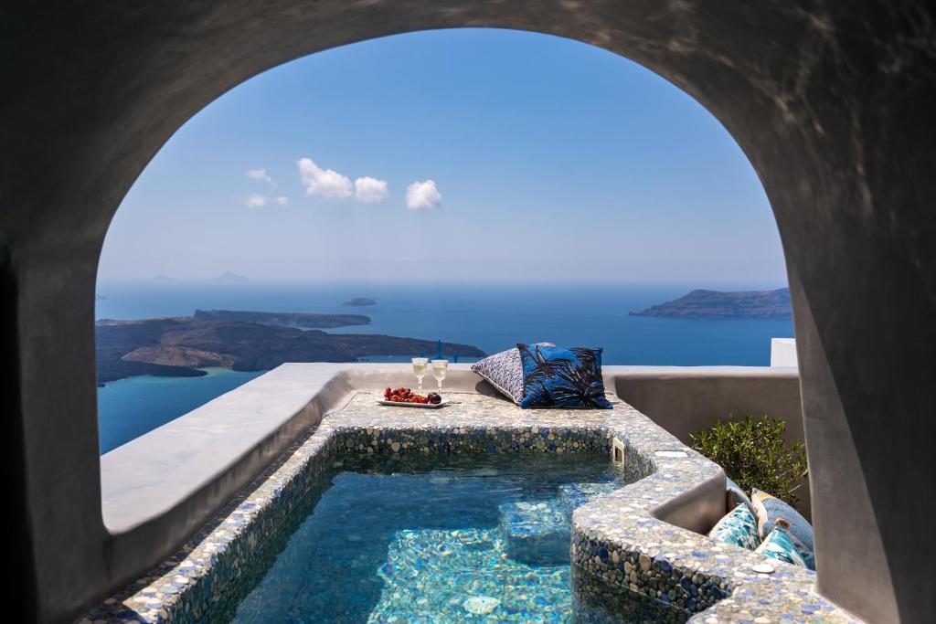 a swimming pool with a view of the ocean at Ventus Paradiso Villa in Imerovigli