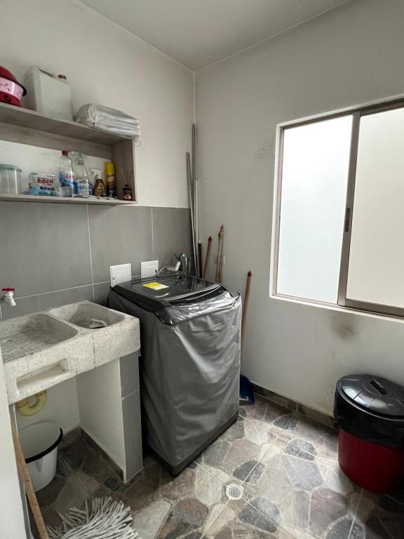 lujoso apartamento central con tres Aires acondicionados y parqueo