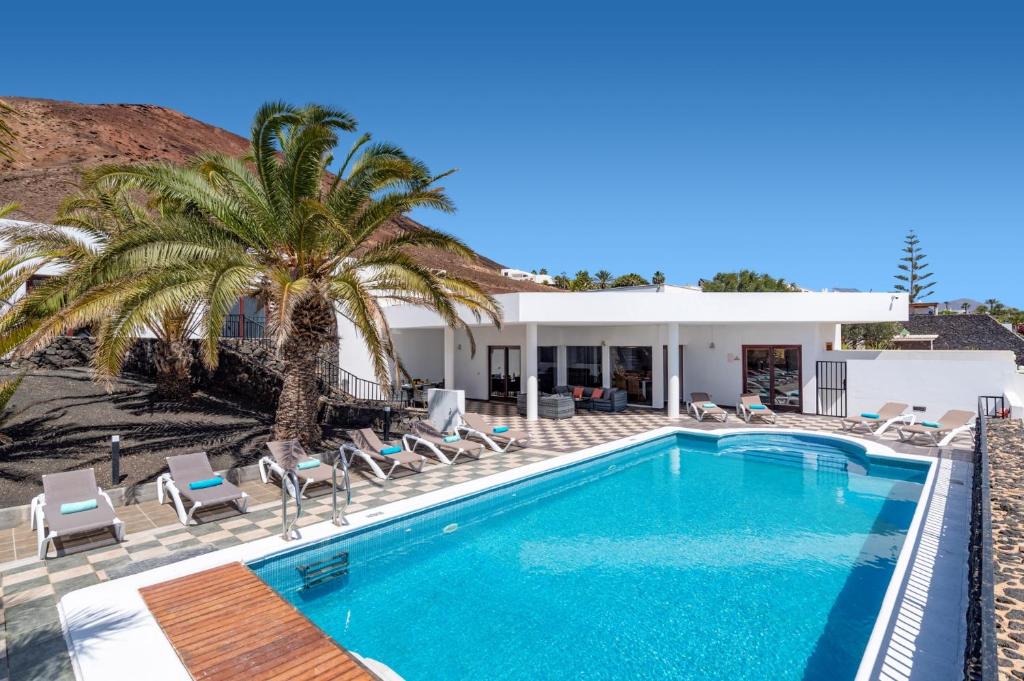 Villa Rodea Cinco by Villa Plus