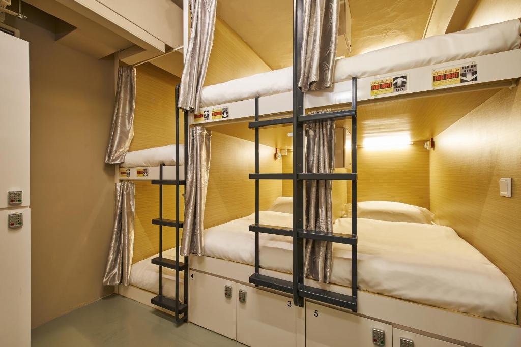 En eller flere senger på et rom på K2 Guesthouse Central