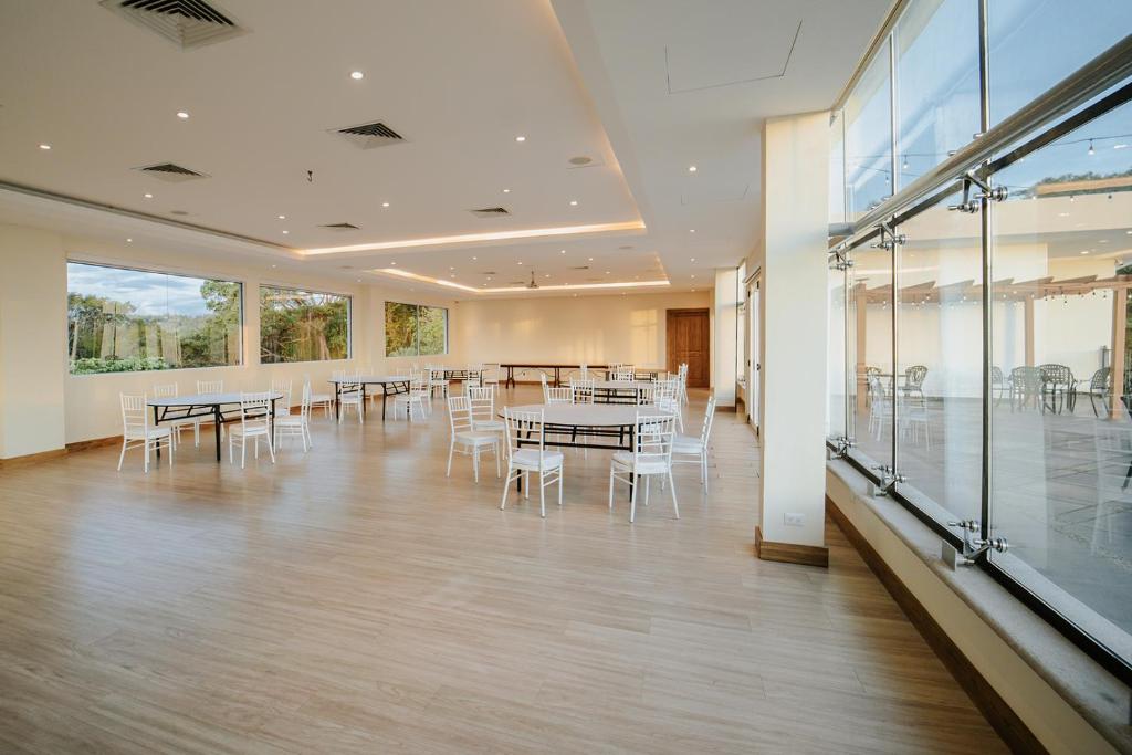 Restaurace v ubytování Parador Nature Resort and Spa