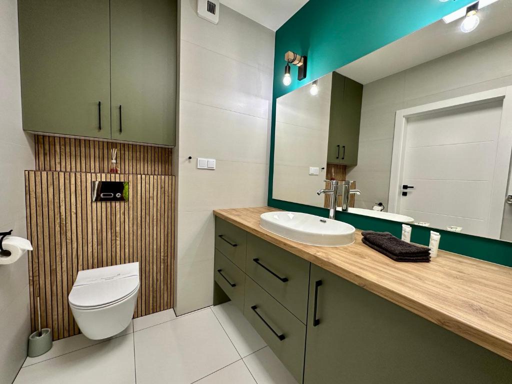 Kúpeľňa v ubytovaní Apartament Ukiel No9 z prywatnym dostępem do jeziora i siłownią