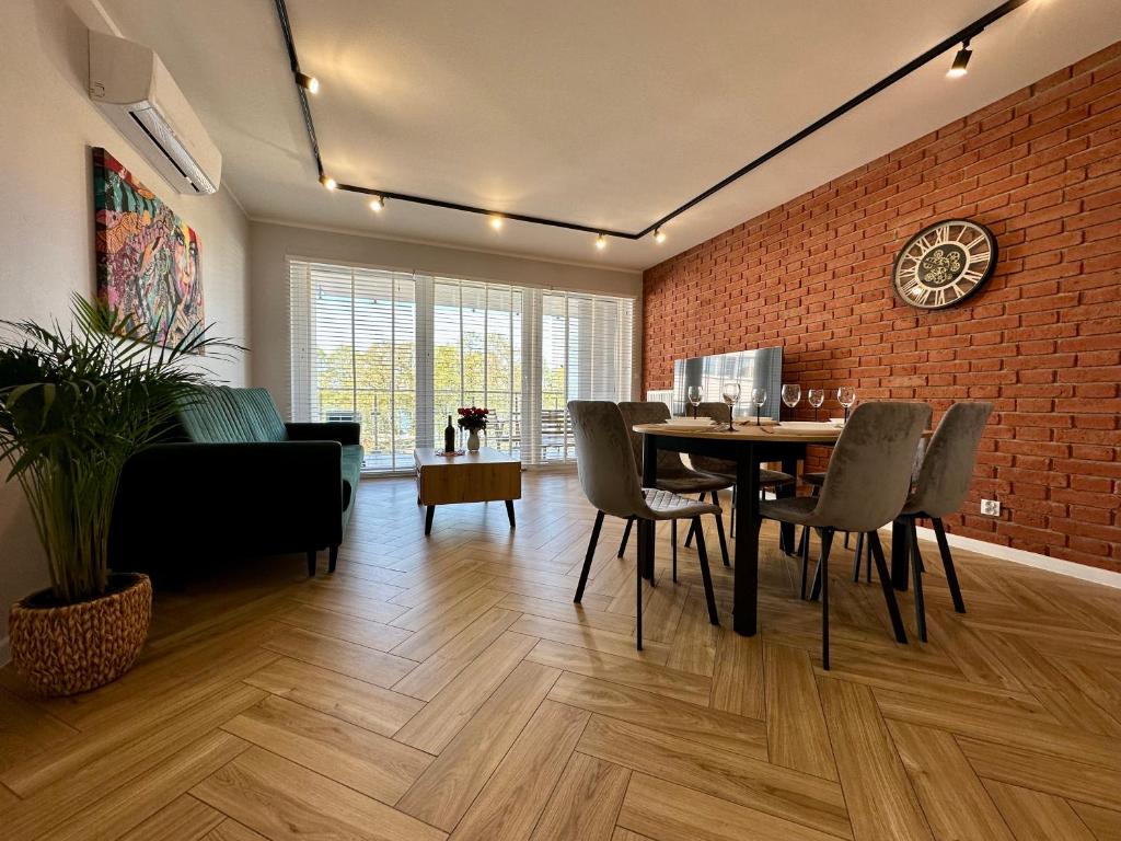 Posedenie v ubytovaní Apartament Ukiel No9 z prywatnym dostępem do jeziora i siłownią