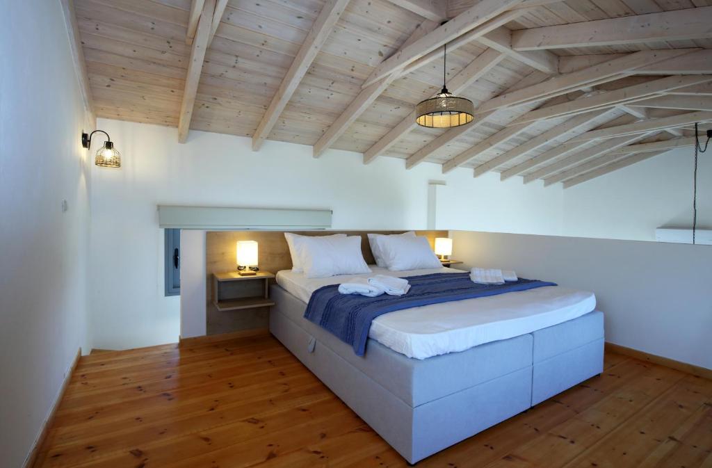 Postel nebo postele na pokoji v ubytování Tsakmakis Villas - Luxury - Panoramic Sea View Lefkada
