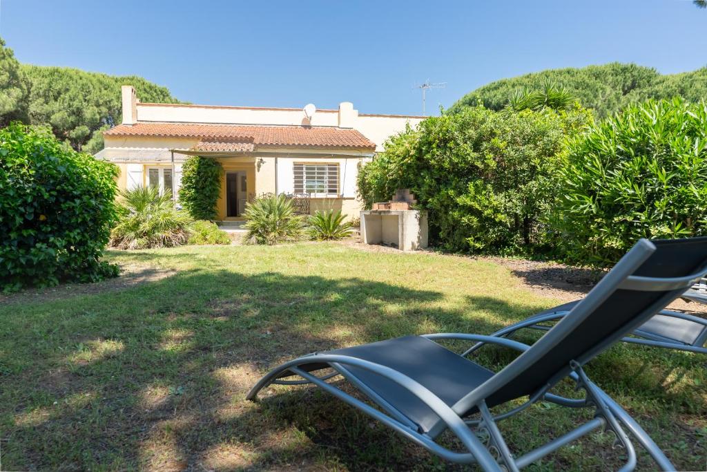 a lawn chair in front of a house at Maison à 400 M de la plage de Pampelonne in Saint-Tropez