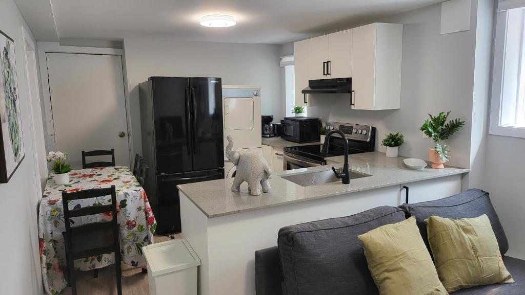 JstLikeHome - Serenity Suites & Guesthouse - Resim 26