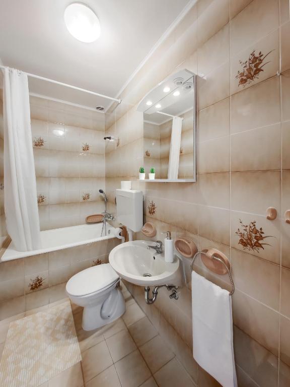 Koupelna v ubytování Apartmani Rita