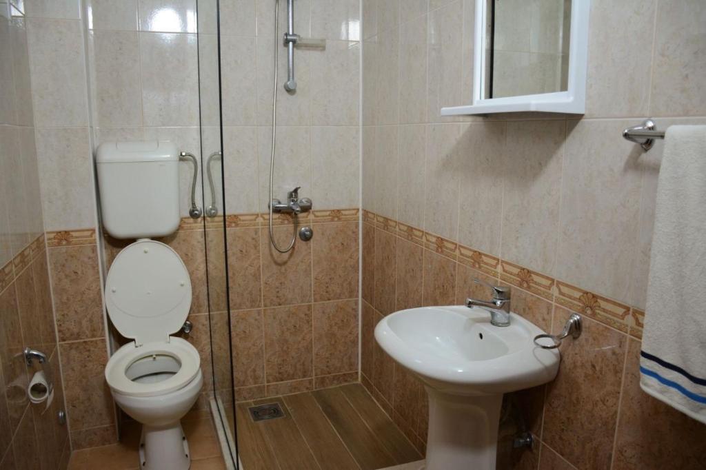 Koupelna v ubytování Buzuku House