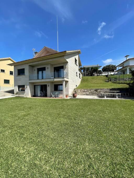 a house with a large lawn in front of it at Casa Chan do Eiro in Nigrán