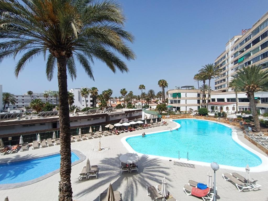 Výhled na bazén z ubytování koka vacations 308 Playa del inglés nebo okolí