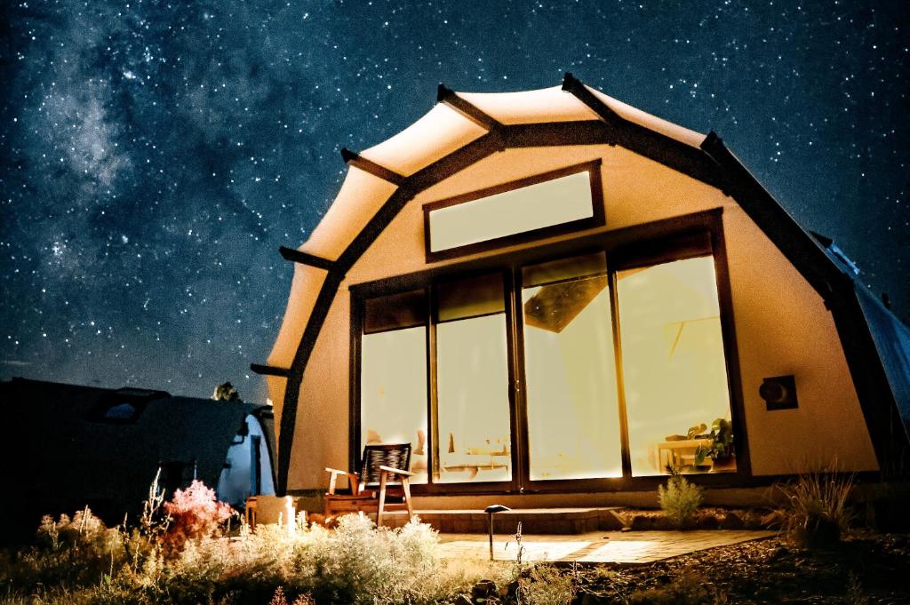 a dome house with a starry sky in the background at Backland in Williams