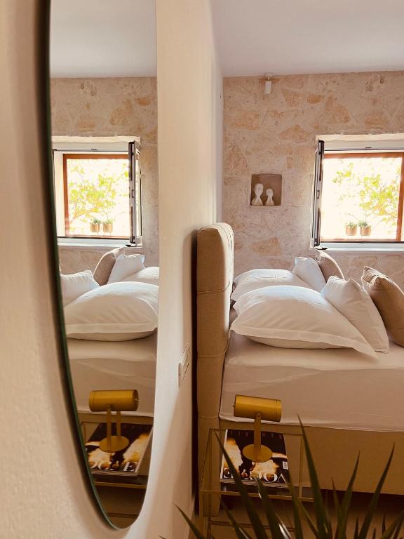 Postel nebo postele na pokoji v ubytování Oleander Apartment & Room Centar