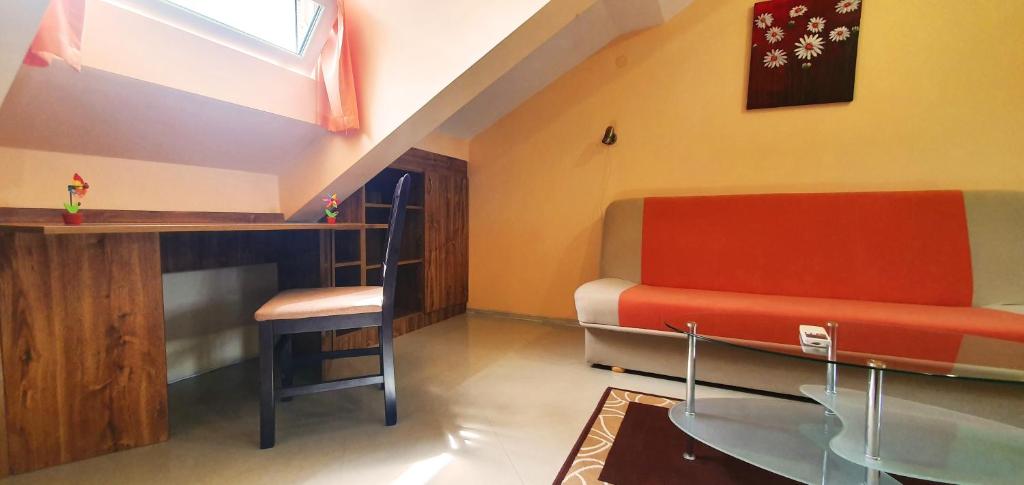 Top Floor Two Bedroom Apartment in Central Burgas - Apartamento De Dos Dormitorios
