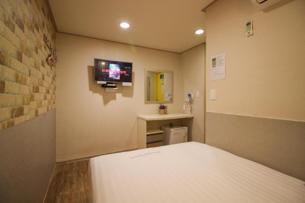 Dongdaemun Hwashin Hostel - Double Room With No View