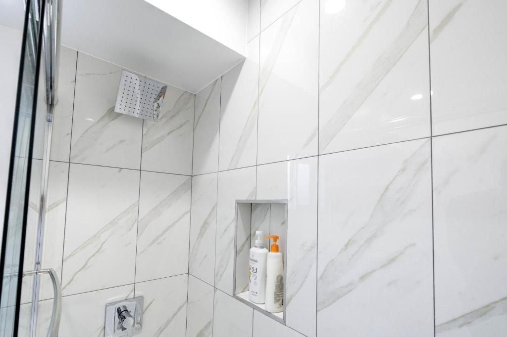 Modern Townhouses in Studio City - Apartment