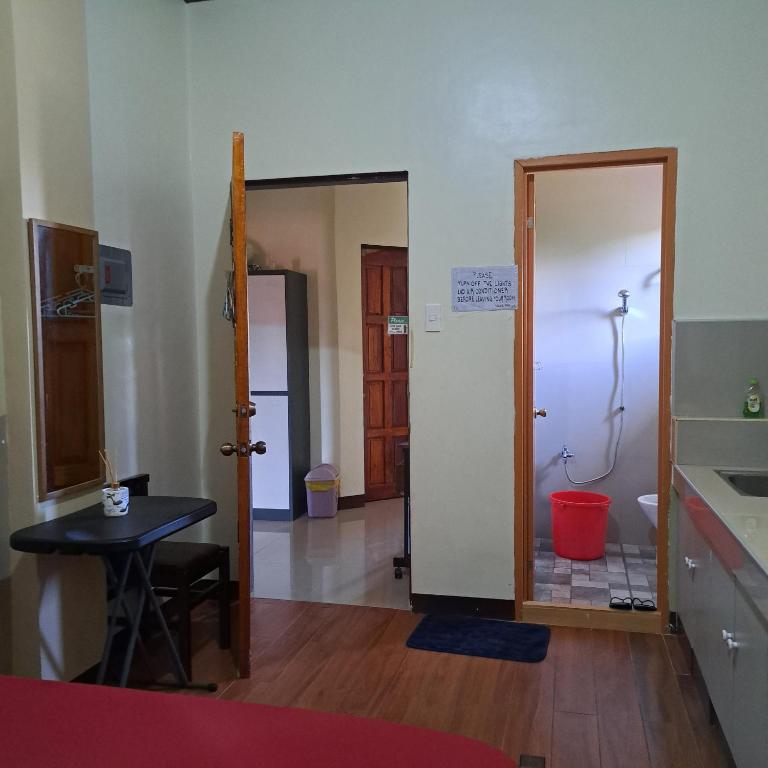 Kuchyň nebo kuchyňský kout v ubytování JZA Transient House