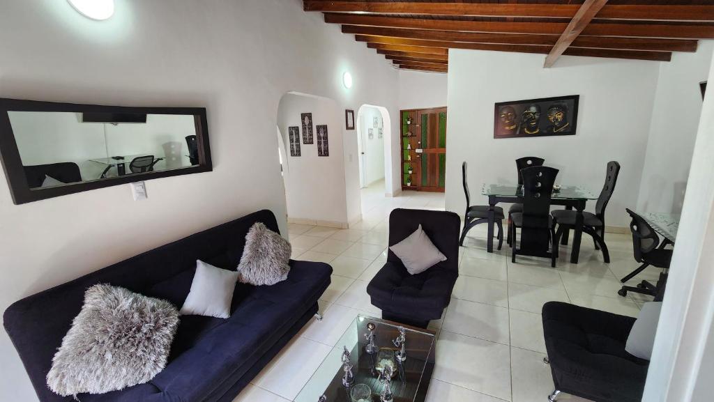 a living room with a blue couch and a table at amplio y comodo apartamento en envigado in Envigado
