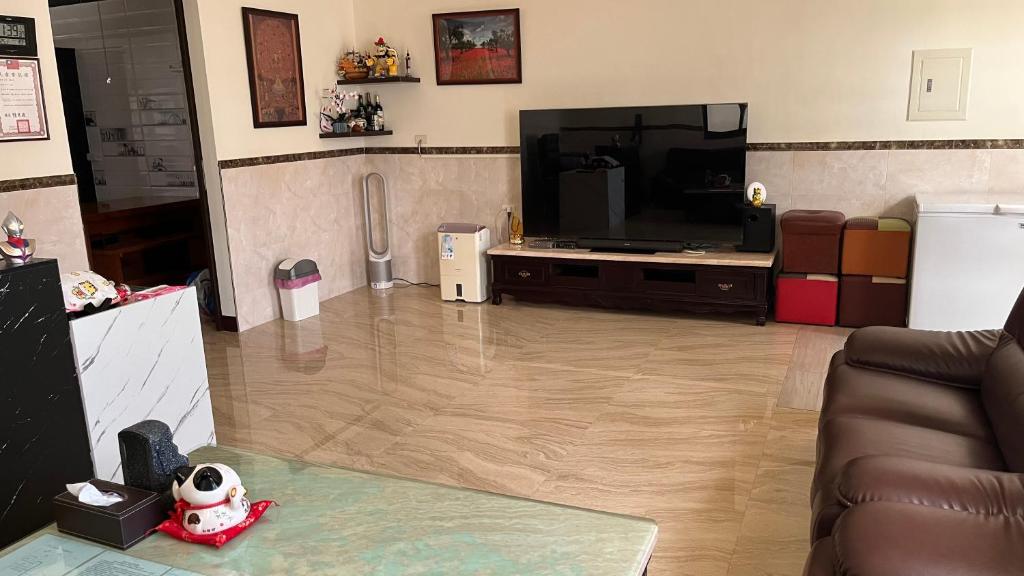 TV a/nebo společenská místnost v ubytování Sharkat Homestay