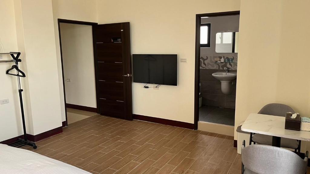 TV a/nebo společenská místnost v ubytování Sharkat Homestay