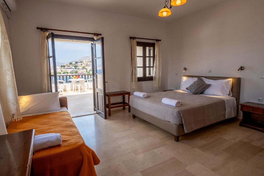 Кровать или кровати в номере Pelagos Seafront Accommodation - Maria