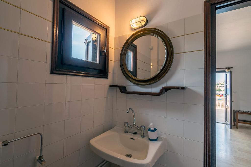 Ванная комната в Pelagos Seafront Accommodation - Maria