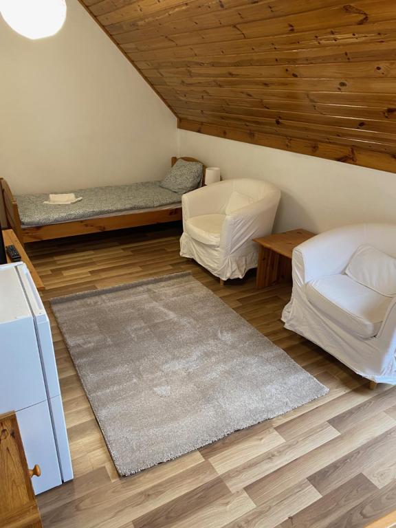 Postel nebo postele na pokoji v ubytování Global Apartmanház