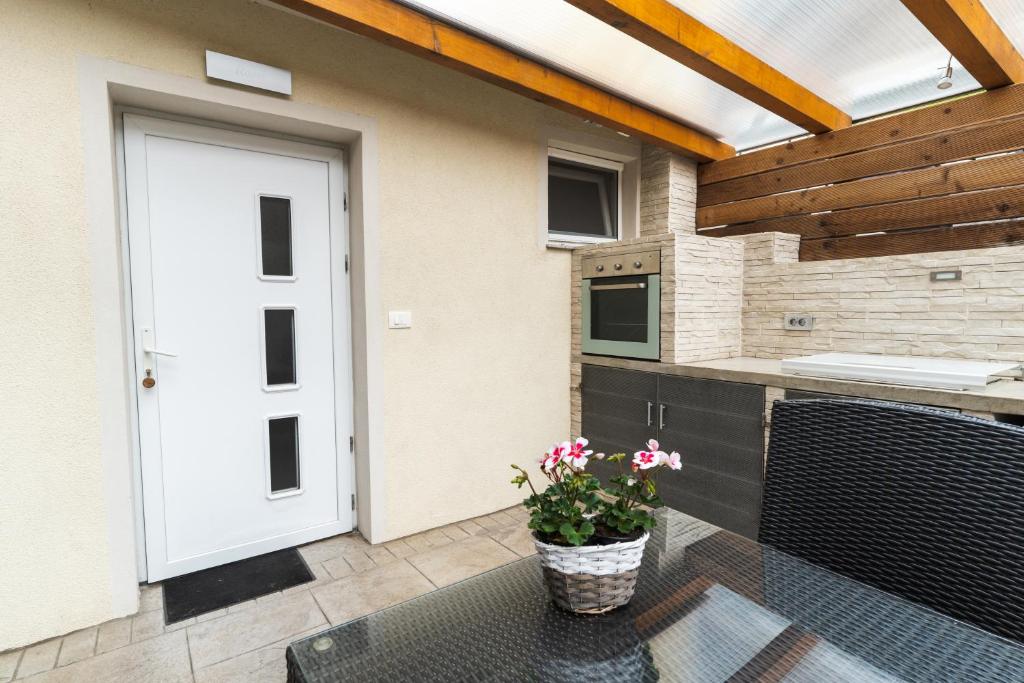 Kuchyň nebo kuchyňský kout v ubytování Apartment Kanalec
