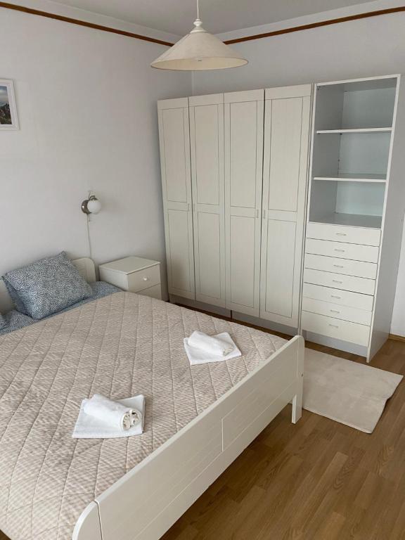 Postel nebo postele na pokoji v ubytování Global Apartmanház