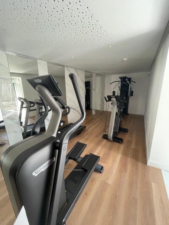 Fitness centrum a/nebo fitness zařízení v ubytování Oz'Inn Hôtel & Spa