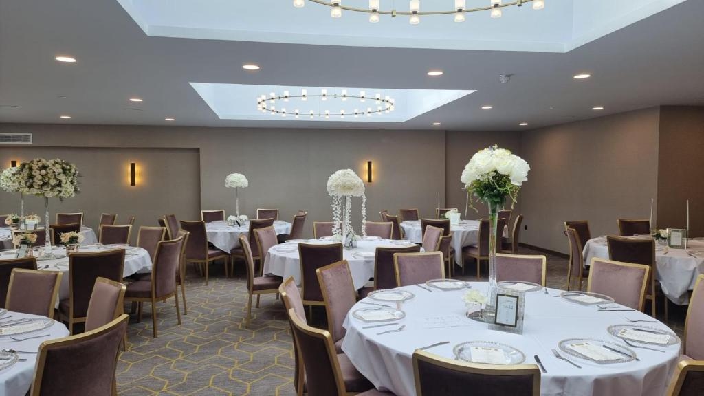 Restaurace v ubytování Holiday Inn London Gatwick - Worth by IHG