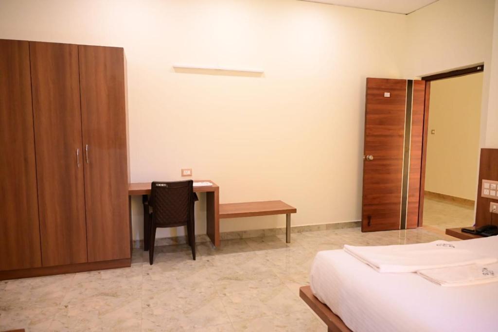 Postel nebo postele na pokoji v ubytování KCG Residency