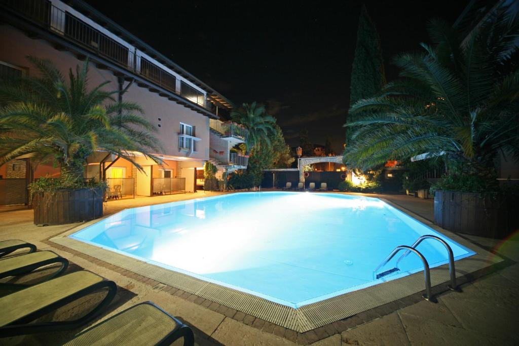 Bazén v ubytování Hotel La Paül nebo v jeho okolí