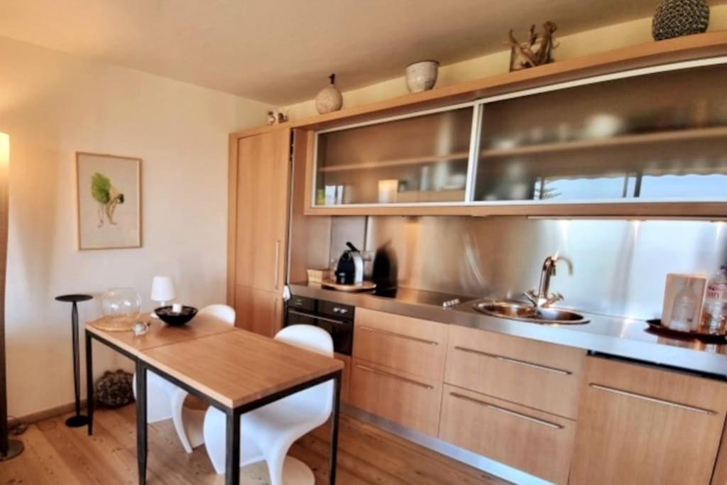 Majoituspaikan Studio Cap d'Antibes Vue Mer Exceptionnelle keittiö tai keittotila