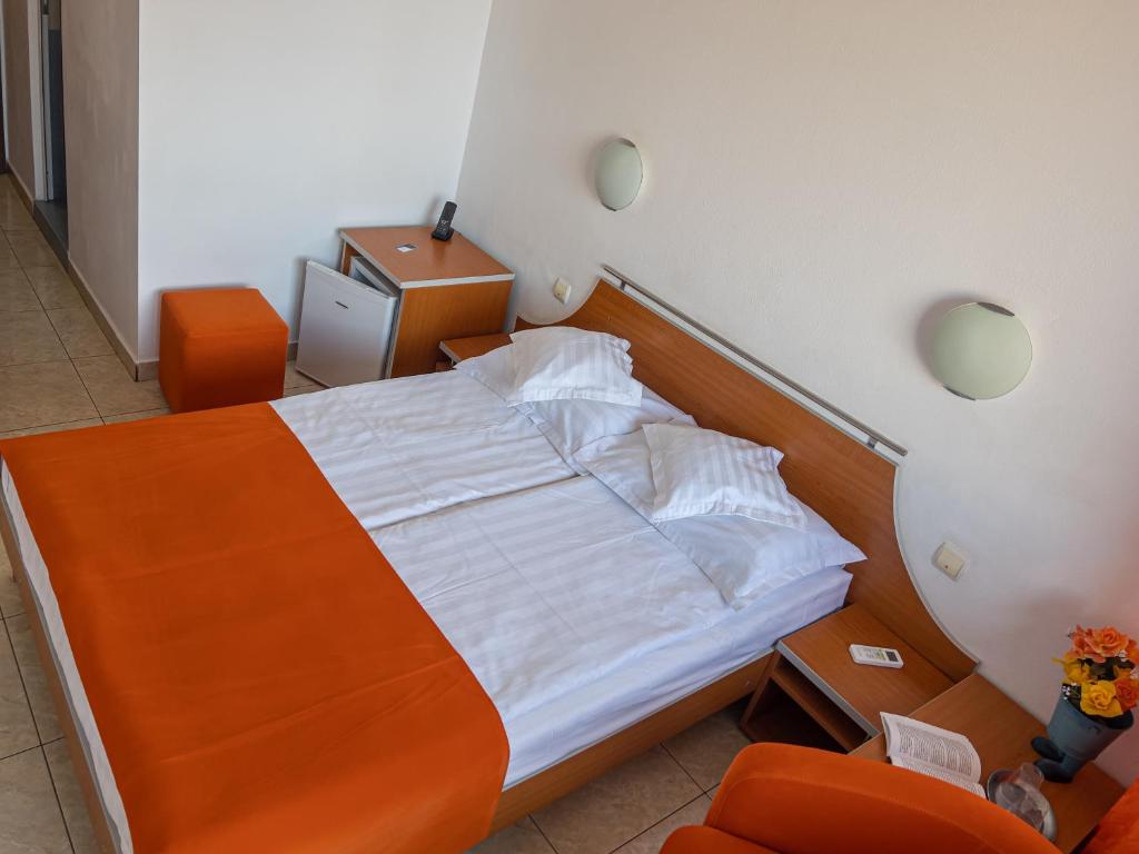 Voodi või voodid majutusasutuse HOTEL DUNĂREA toas