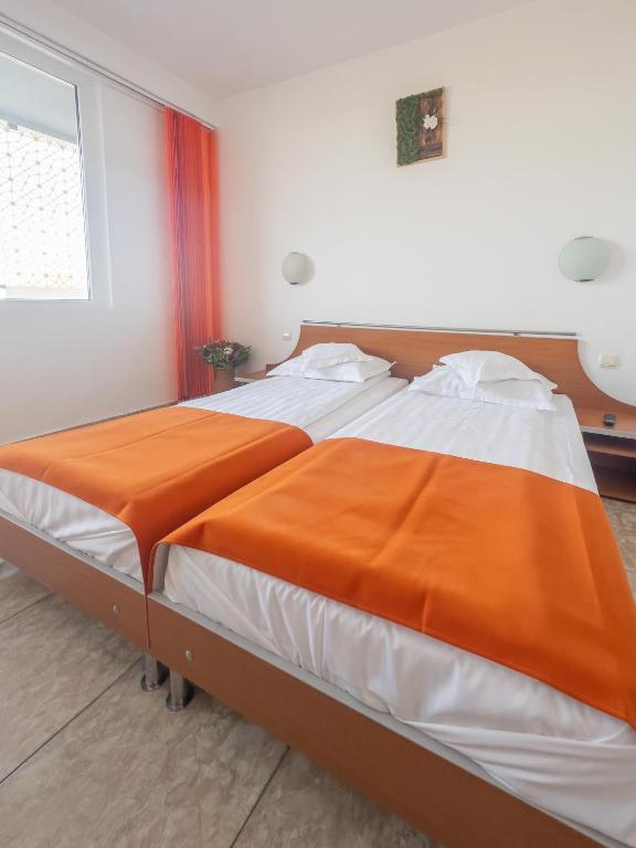 Voodi või voodid majutusasutuse HOTEL DUNĂREA toas