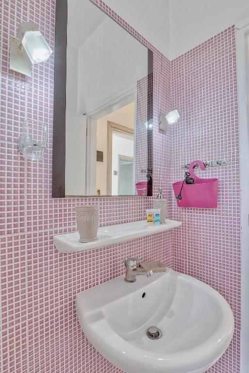 Un baño de Pavlos Place