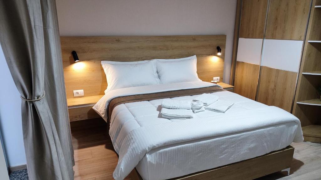Postel nebo postele na pokoji v ubytování Elvish Garden Boutique B&B
