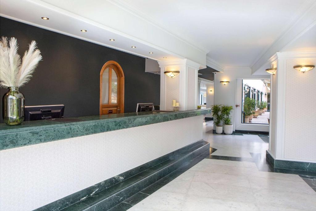 Vstupní hala nebo recepce v ubytování Ramada by Wyndham , Athens Club Attica Riviera