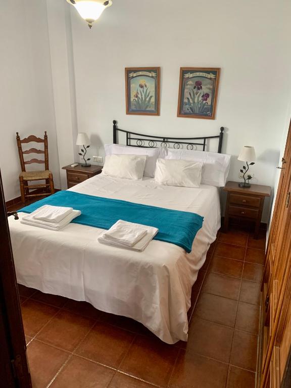 Postel nebo postele na pokoji v ubytování Villa en Frigiliana con Piscina y Jacuzzi