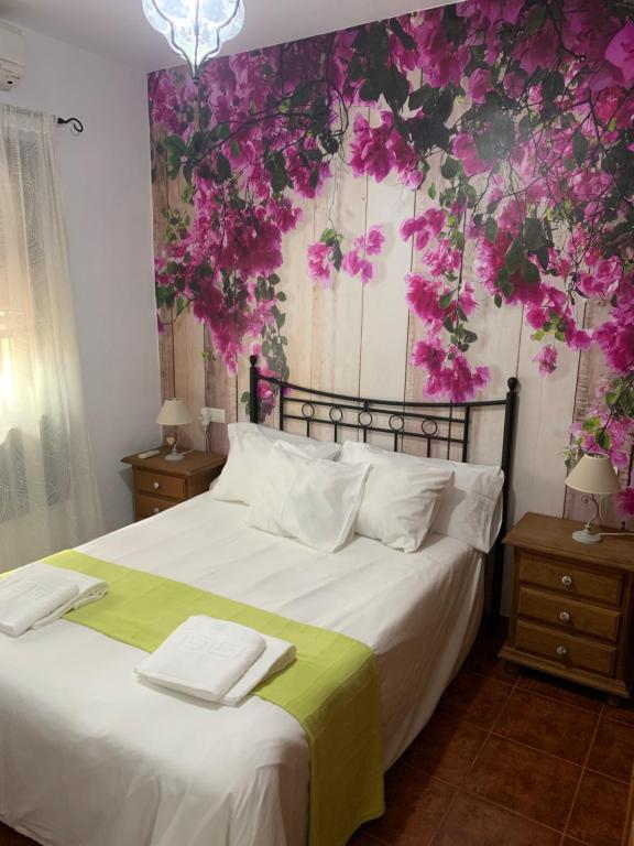 Postel nebo postele na pokoji v ubytování Villa en Frigiliana con Piscina y Jacuzzi